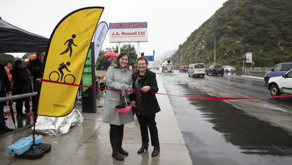Image depicting Julie Anne Genter and Sarah Free cutting the ribbon on the Hutt Road paths